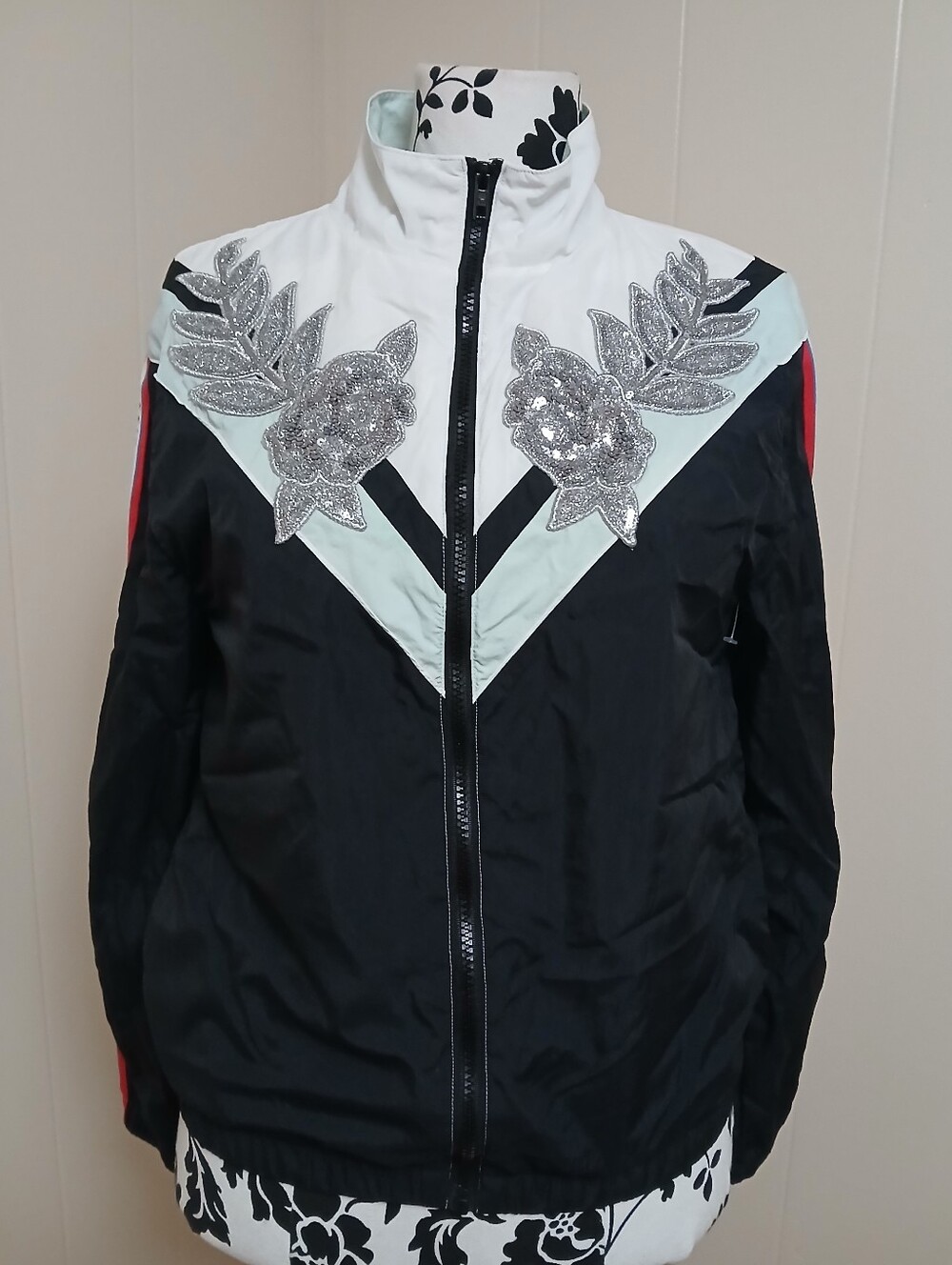 VICTORIA SECRET PINK Black Zip-Up Jacket with Silver Floral Appliqué - Picture 5 of 12